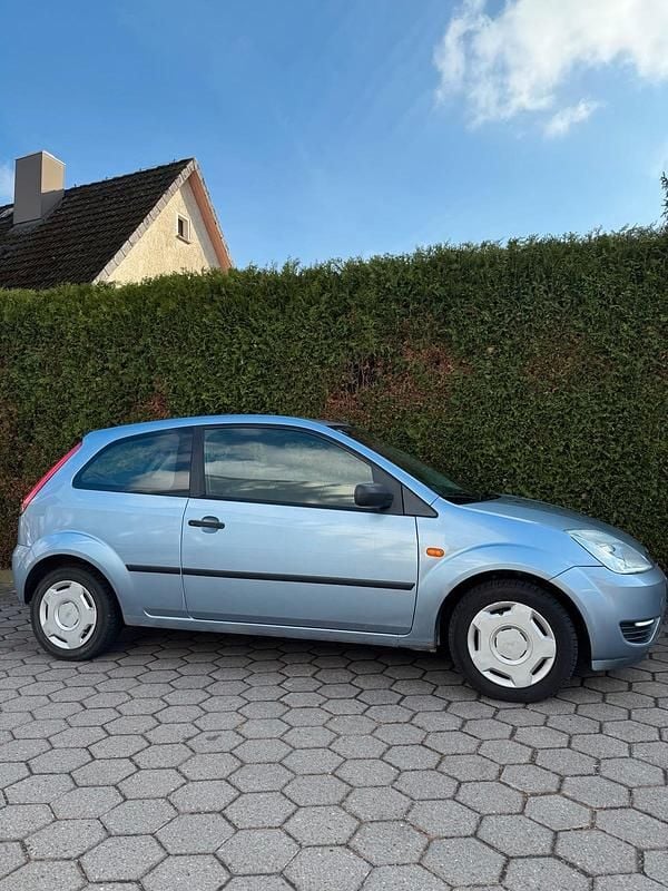 Gebraucht Ford Fiesta 70 PS (51 kW) 2005 Blau Kleinwagen
