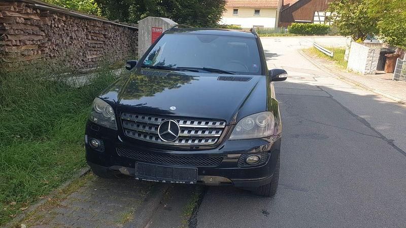Gebraucht Mercedes ML320 224 PS (164 kW) 2008 Schwarz SUV