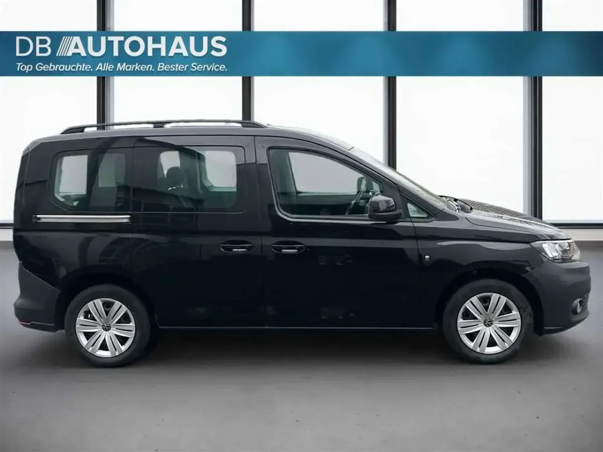 Second-hand VW Caddy 122 CP (89 kW) 2022 Negru Monovolum