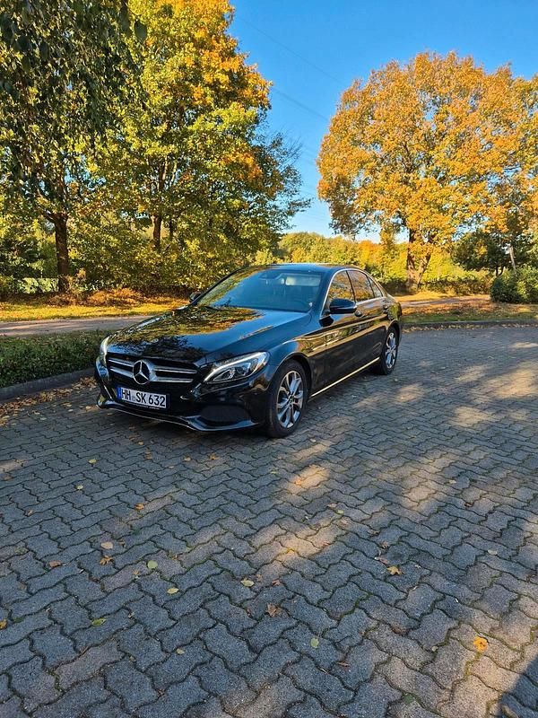 Schwarz Gebraucht 2017 Mercedes C180 Limousine | 17.498 € (Guter Preis) - Bild 1/4