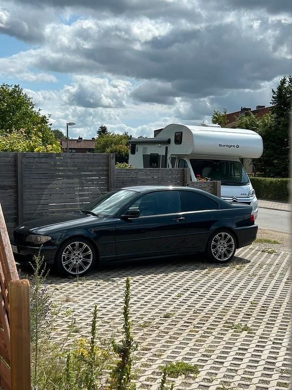 Schwarz Gebraucht 2005 BMW 330 Coupé | 6.900 € (Fairer Preis) - Bild 1/4