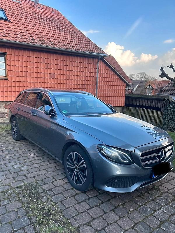 Gebraucht Mercedes E220 194 PS (142 kW) 2020 Grau Kombi