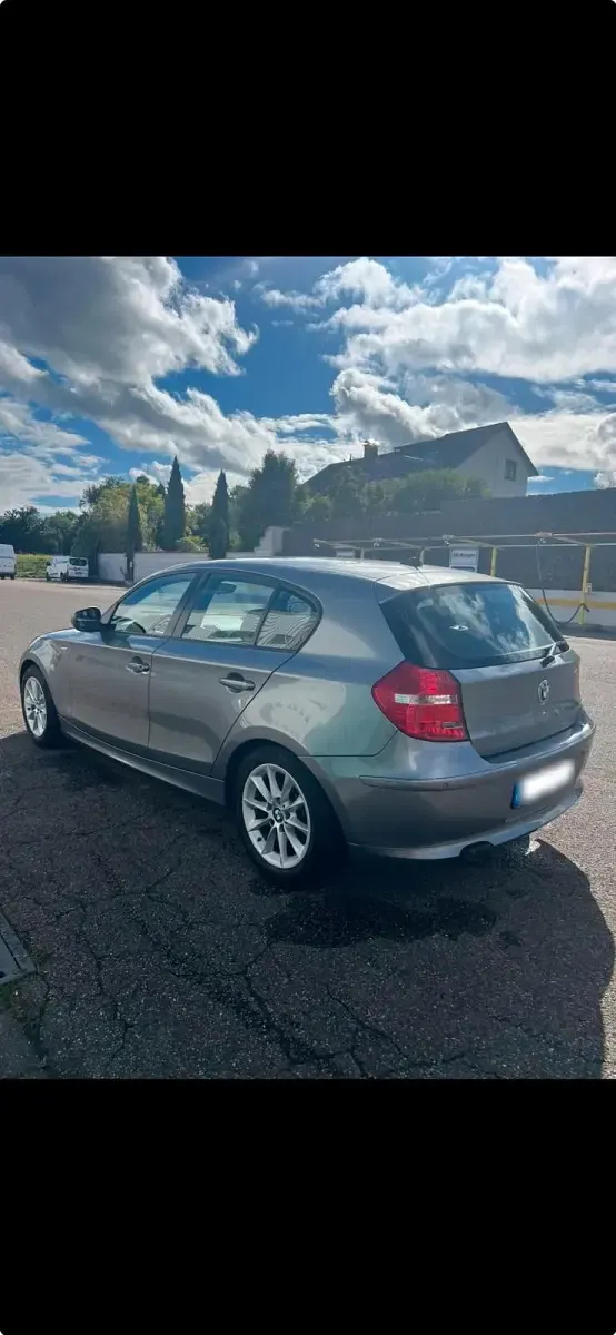 Gebraucht BMW 116 122 PS (89 kW) 2011 Grau Kleinwagen
