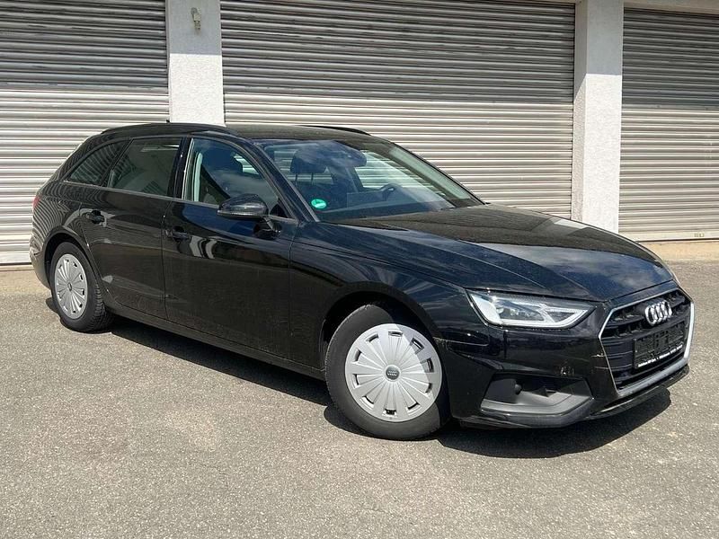 Gebraucht Audi A4 163 PS (119 kW) 2022 Schwarz Kombi