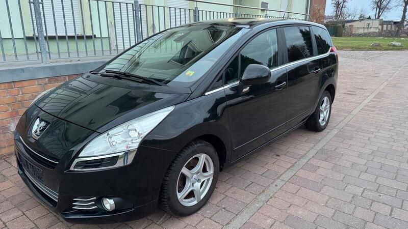 Schwarz Gebraucht 2011 Peugeot 5008 Van / Kleinbus | 3.499 € (Superpreis) - Bild 1/4