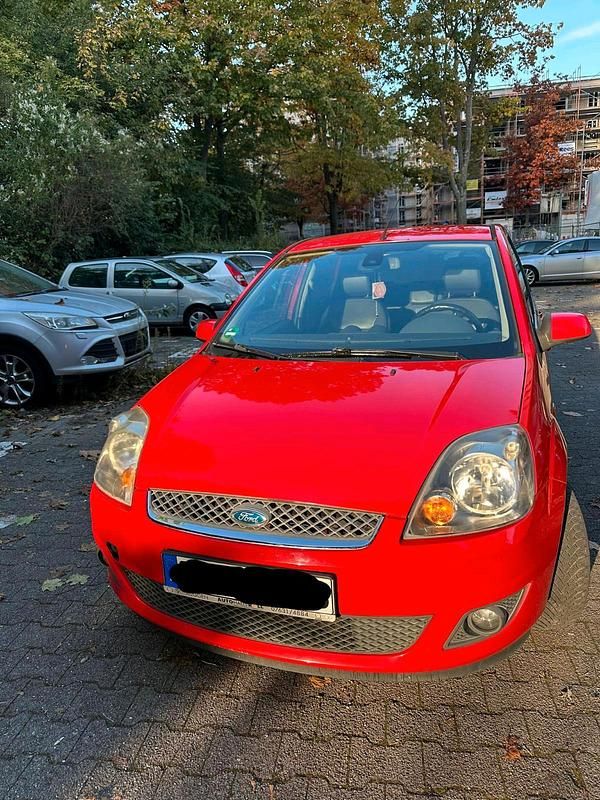 Rot Gebraucht 2008 Ford Fiesta Kleinwagen | 2.700 € (Fairer Preis) - Bild 1/4