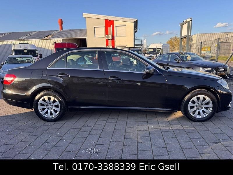 Gebraucht Mercedes E250 204 PS (150 kW) 2012 Schwarz Limousine