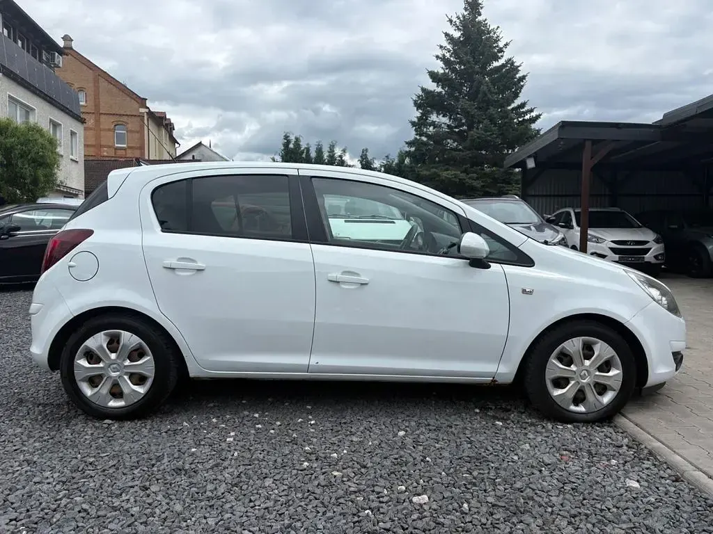 Gebraucht Opel Corsa Color Edition 101 PS (74 kW) 2011 Weiß Kleinwagen