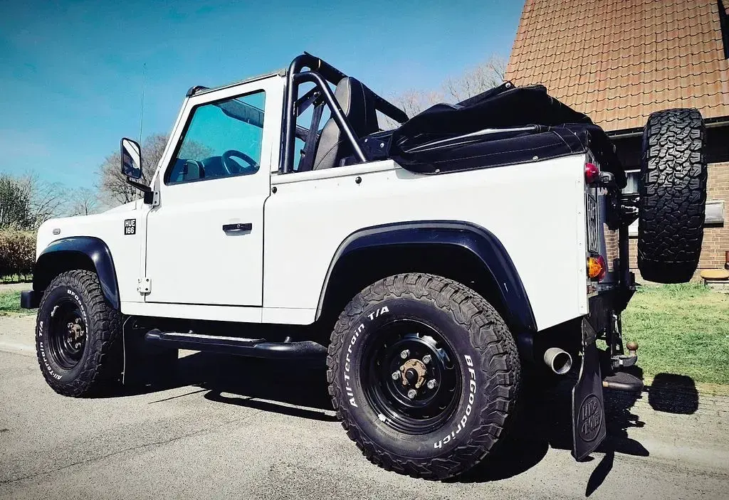Gebraucht Land Rover Defender 122 PS (89 kW) 2014 Weiß Cabrio