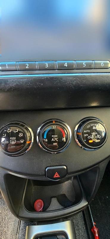 Gebraucht Nissan Note 76 PS (55 kW) 2010 Gold Kleinwagen