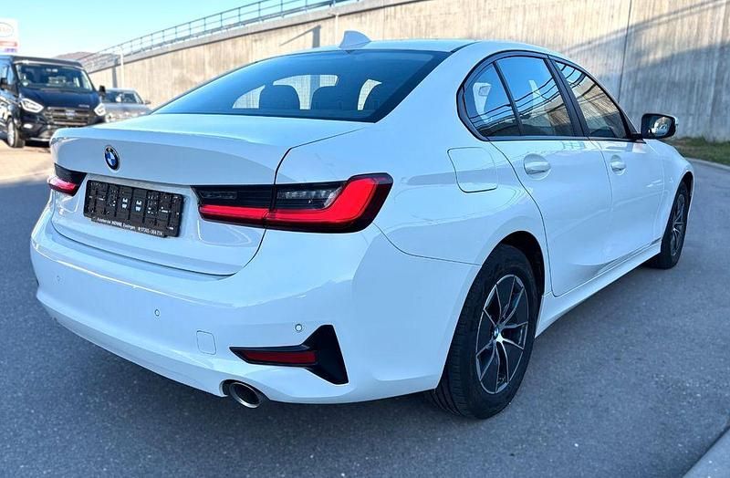 Gebraucht BMW 320 Advantage 190 PS (139 kW) 2019 Weiß Limousine