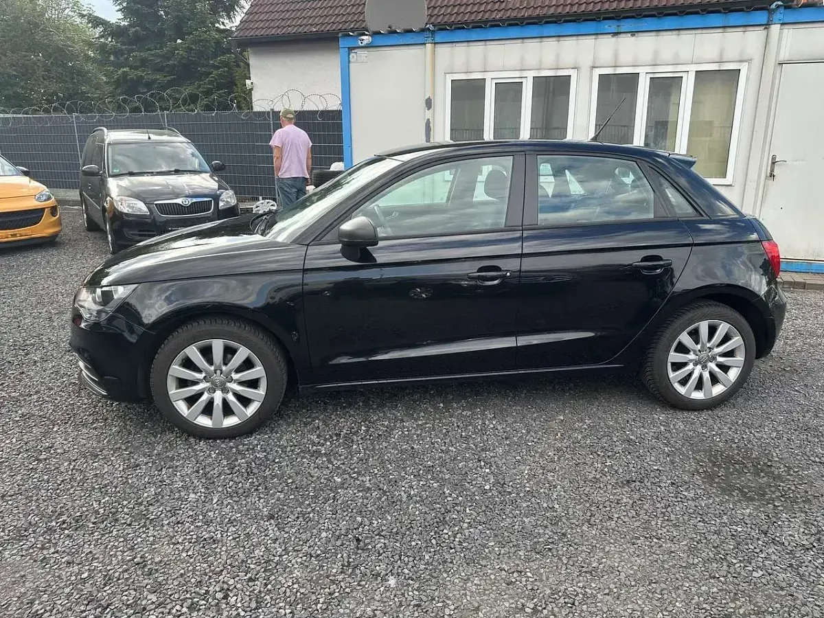 Gebraucht Audi A1 Attraction 86 PS (63 kW) 2014 Brillantschwarz Kleinwagen