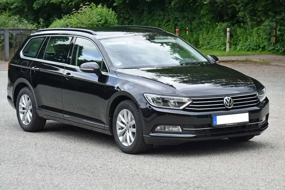 Gebraucht VW Passat Comfortline 150 PS (110 kW) 2019 Schwarz Kombi