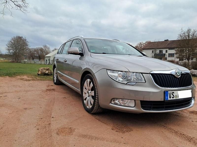 Gebraucht Skoda Superb Elegance 170 PS (125 kW) 2011 Andere farben Kombi