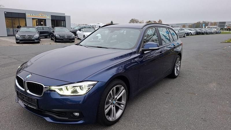 Mediterranblau Gebraucht 2018 BMW 320 Sport Line Kombi | 18.490 € (Fairer Preis) - Bild 1/4