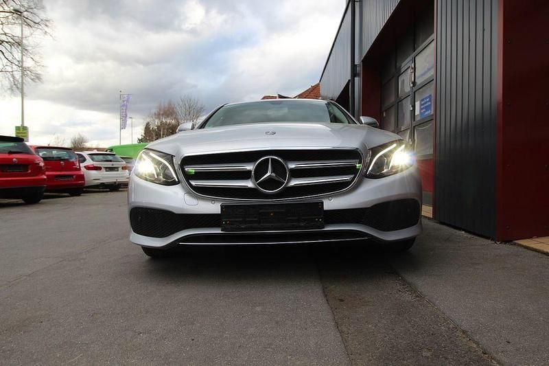 Gebraucht Mercedes E200 Avantgarde 150 PS (110 kW) 2018 Silber Limousine