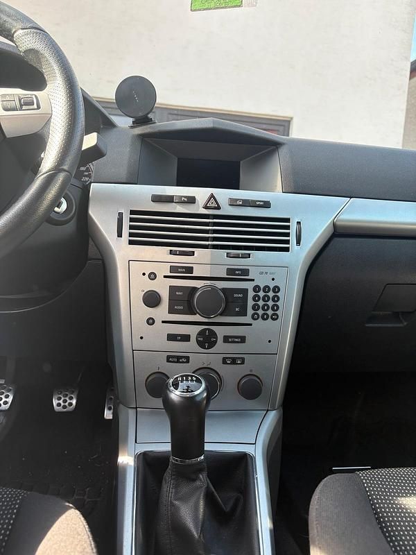 Gebraucht Opel Astra GTC 140 PS (102 kW) 2008 Silber Coupé