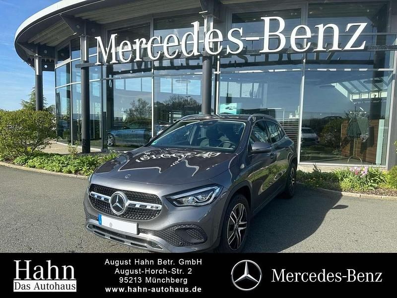 lack mountaingrau Gebraucht 2023 Mercedes GLA200 Progressive SUV | 35.950 € (Guter Preis) - Bild 1/4