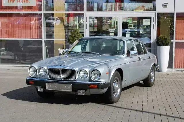 Gebraucht Jaguar XJ12 264 PS (194 kW) 1993 Silber Limousine