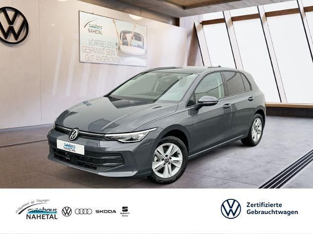 Delfingrau metallic Gebraucht 2025 VW Golf VIII Life Limousine | 26.990 € (Fairer Preis) - Bild 1/4