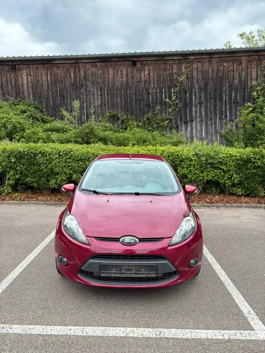 Second-hand Ford Fiesta 90 CP (66 kW) 2010 Andere farben Coupe