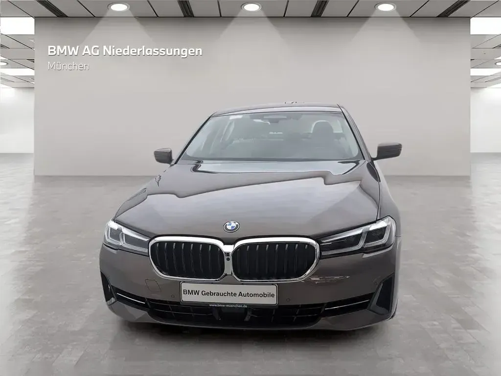 Gebraucht BMW 540 333 PS (244 kW) 2021 Grau Limousine