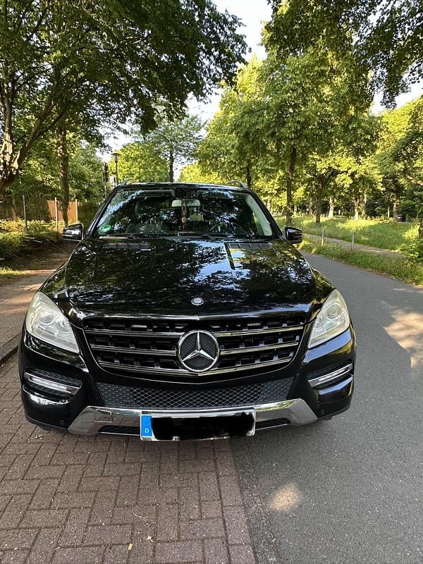 Schwarz Gebraucht 2011 Mercedes 250 SUV | 17.000 € - Bild 1/4