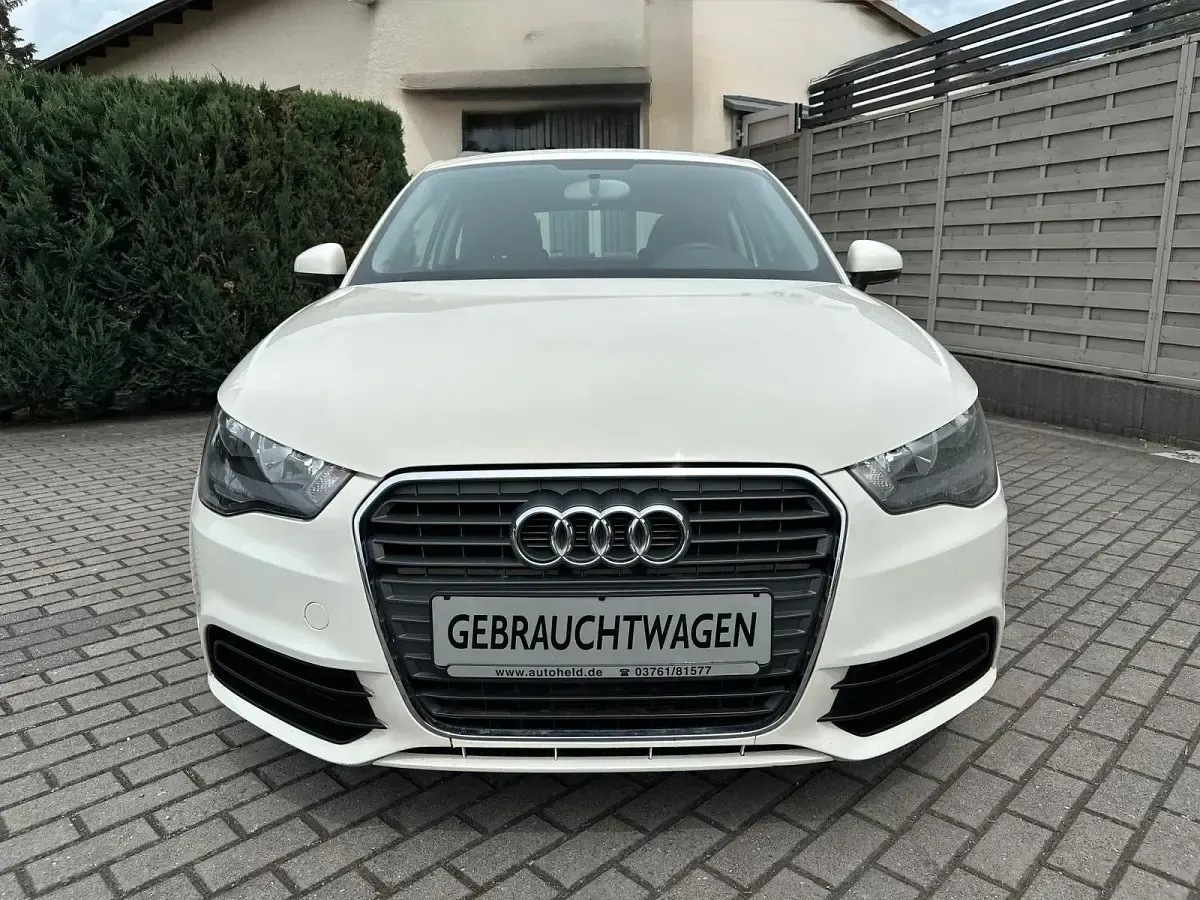Gebraucht Audi A1 Attraction 86 PS (63 kW) 2011 Weiß Kleinwagen