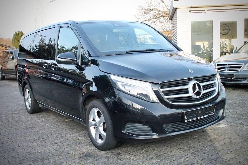 Gebraucht Mercedes V220 Edition 163 PS (119 kW) 2019 Schwarz Van / Kleinbus