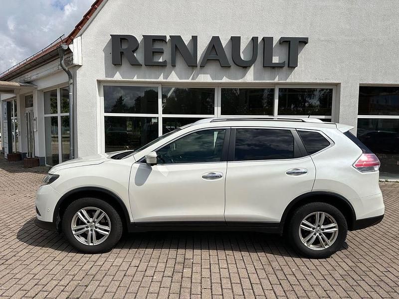 Weiß Gebraucht 2015 Nissan X-Trail 360º SUV | 7.799 € (Etwas zu teuer) - Bild 1/4