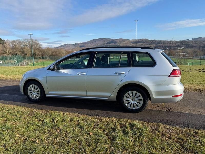 Gebraucht VW Golf VII Trendline 110 PS (80 kW) 2018 Silber Kombi