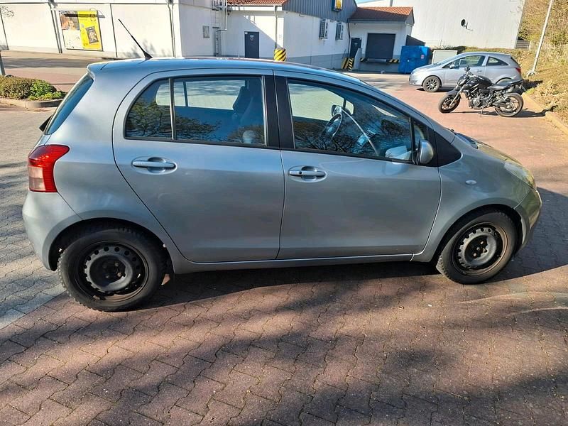 Gebraucht Toyota Yaris 87 PS (63 kW) 2007 Grau Kleinwagen