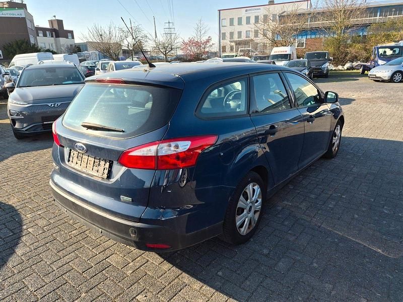 Gebraucht Ford Focus Ambiente 101 PS (74 kW) 2014 Blau Kombi