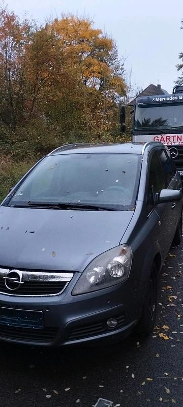Grau Gebraucht 2007 Opel Zafira Van / Kleinbus | 950 € (Superpreis) - Bild 1/4
