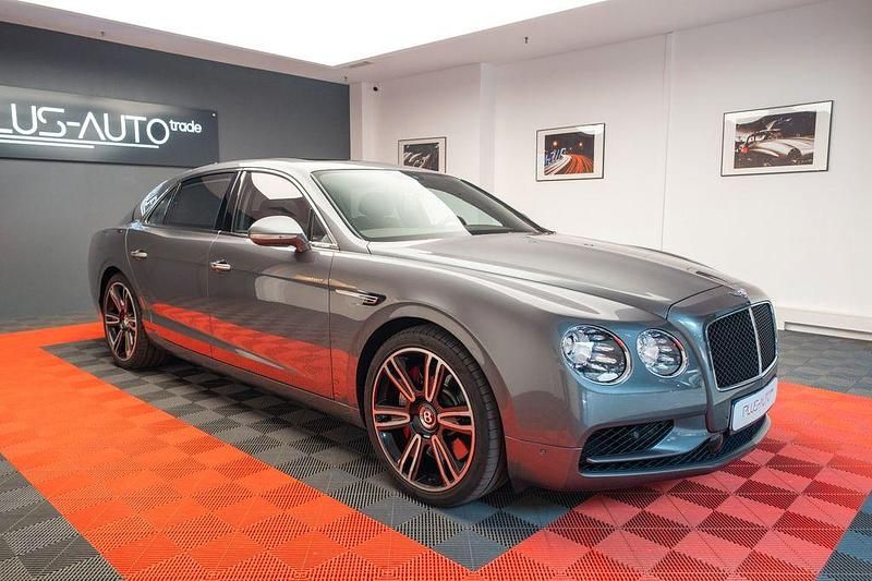 Grau Gebraucht 2018 Bentley Flying Spur Limousine | 83.000 € - Bild 1/4