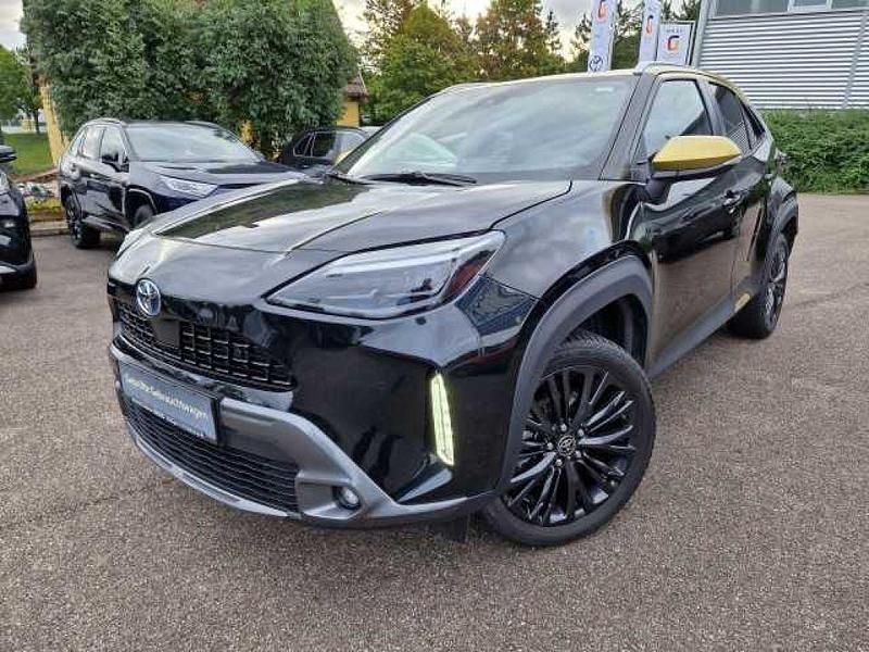 Mysticschwarz (metallic) Gebraucht 2022 Toyota Yaris Hybrid Advance SUV | 25.750 € (Fairer Preis) - Bild 1/4