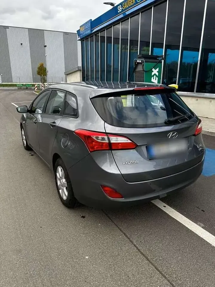 Gebraucht Hyundai i30 Trend 110 PS (80 kW) 2013 Kombi