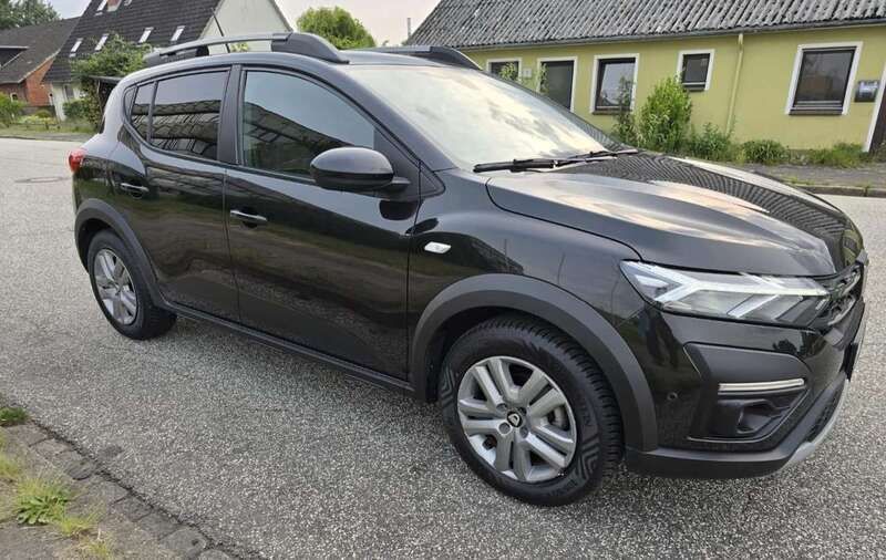 Schwarz Gebraucht 2022 Dacia Sandero Stepway Kleinwagen | 13.800 € (Guter Preis) - Bild 1/4