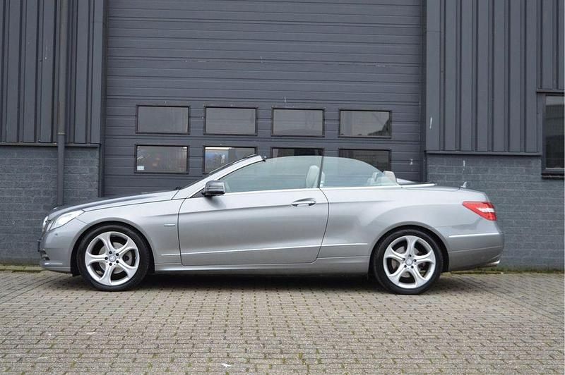 Gebraucht Mercedes E220 Avantgarde 170 PS (125 kW) 2011 Grau Cabrio