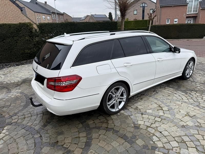 Gebraucht Mercedes E220 Avantgarde 170 PS (125 kW) 2012 Weiß Kombi