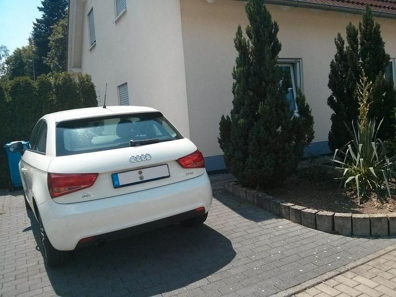 Gebraucht Audi A1 Attraction 86 PS (63 kW) 2010 Weiß Kleinwagen