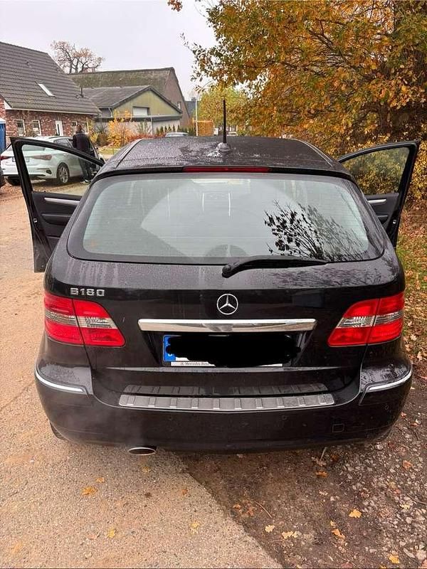 Gebraucht Mercedes B180 116 PS (85 kW) 2009 Schwarz Van / Kleinbus