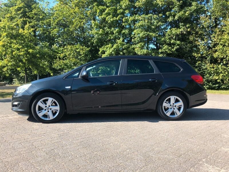 Schwarz Gebraucht 2015 Opel Astra Kombi | 5.350 € (Fairer Preis) - Bild 1/4