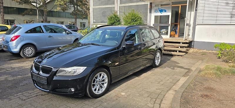 Gebraucht BMW 318 Comfort Edition 143 PS (105 kW) 2012 Schwarz Kombi