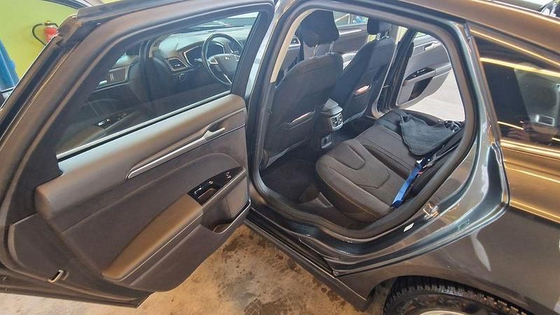 Gebraucht Ford Mondeo Titanium 150 PS (110 kW) 2017 Grau Limousine