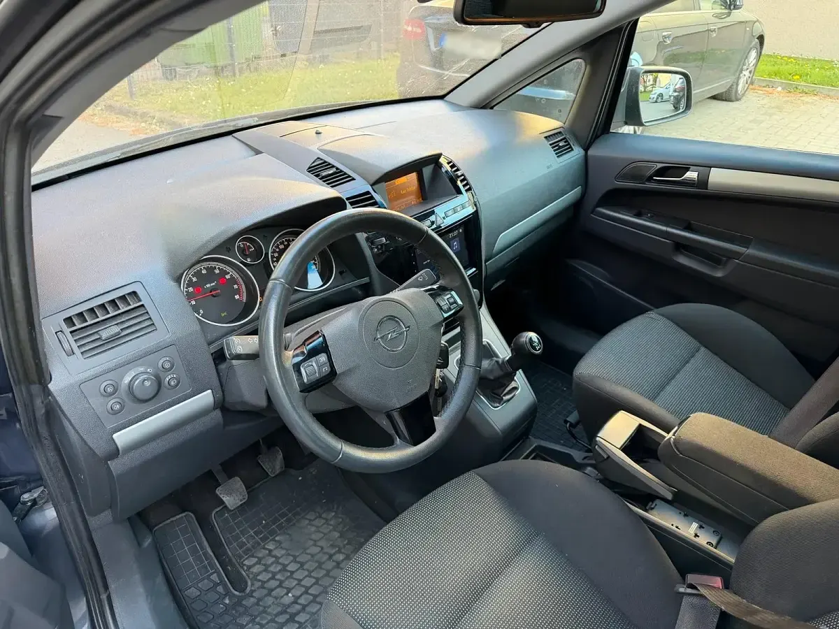 Gebraucht Opel Zafira 116 PS (85 kW) 2011 Grau Van / Kleinbus