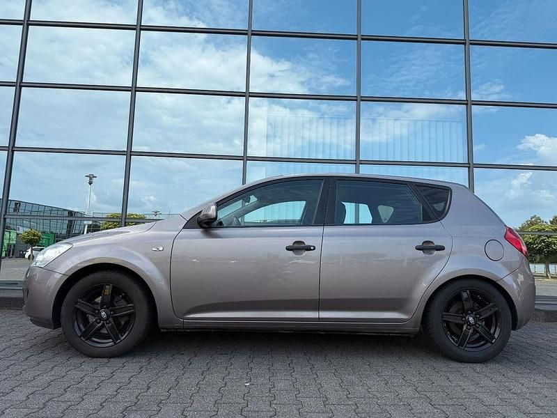 Gebraucht Kia Ceed 122 PS (89 kW) 2008 Beige Kleinwagen