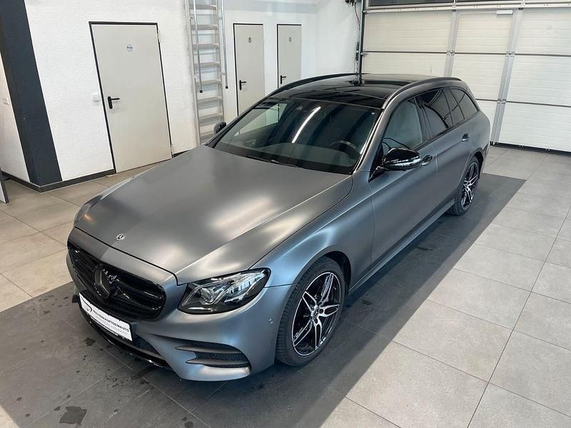 Grau Gebraucht 2020 Mercedes E400 AMG Kombi | 37.900 € (Fairer Preis) - Bild 1/4