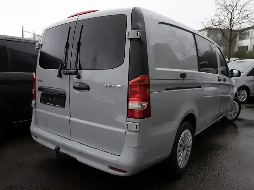 Gebraucht Mercedes Vito 190 PS (139 kW) 2024 Alpingrau Van