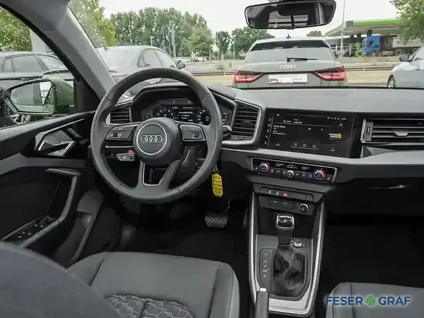 Gebraucht Audi A1 Sport 95 PS (69 kW) 2025 Distriktgrün metallic SUV